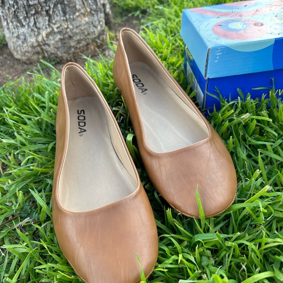 Tan Ballet Flat Shoes NWT Size 7.5 - Picture 7 of 8